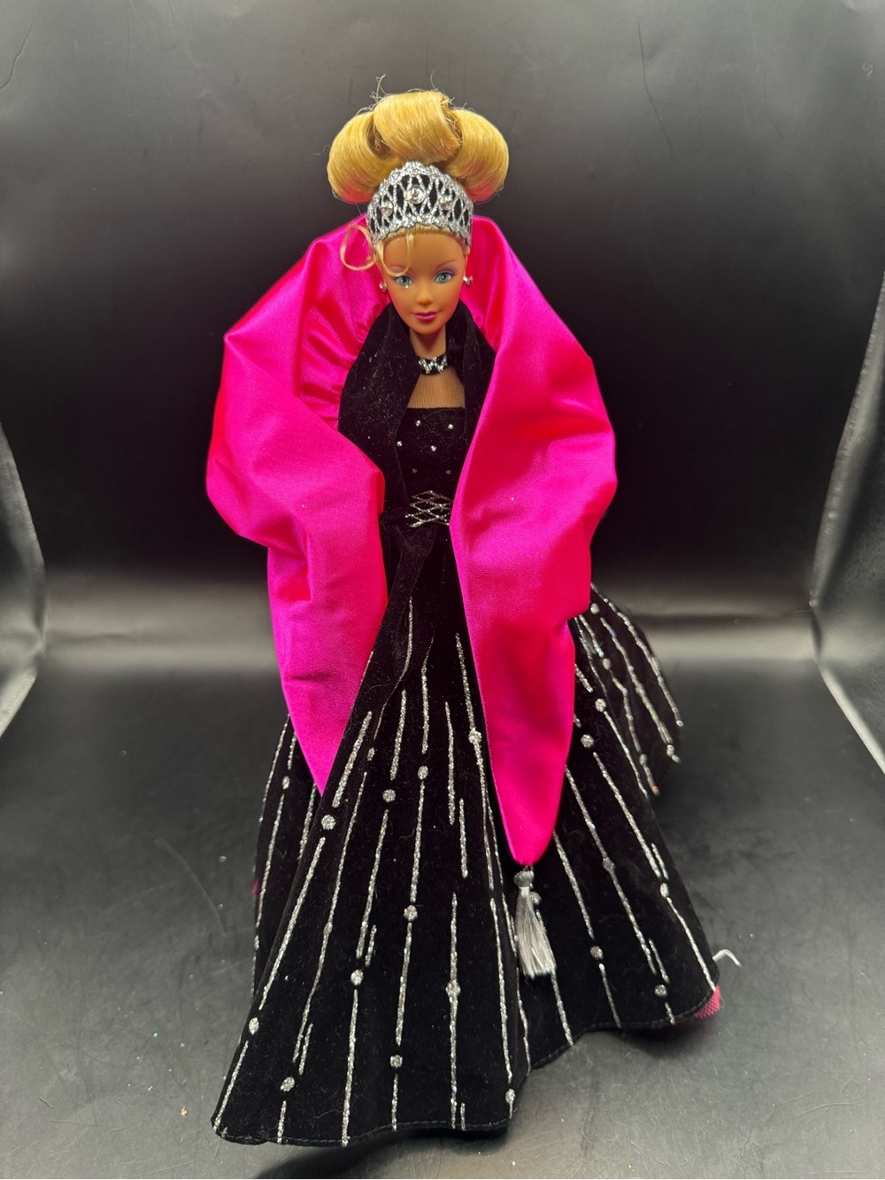 Barbie 1998 Happy Holidays Special Edition With Black Dress~ Blonde ~ Vintage